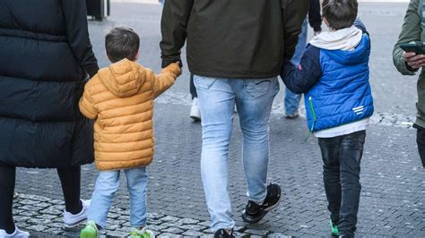 Kindergeld 2023 Wie Viel Geld Bekommen Familien Ab Januar