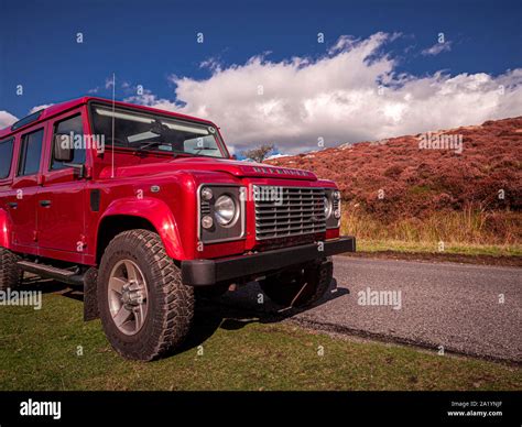 White Land Rover Defender Immagini E Fotografie Stock Ad Alta