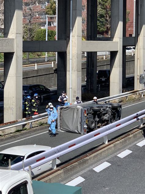 事故新御堂筋 吹田市江坂町で軽トラの横転事故 現地の画像や動画まとめ 渋滞 まとめダネ