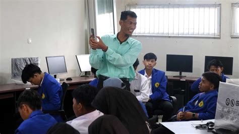 Dosen Ini Menjadi Narasumber Workshop Pemanfaatan Ai Bagi Siswa Smk