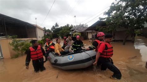 Diterjang Hujan Dan Banjir Pipa Transmisi Air Baku PDAM Padang Putus