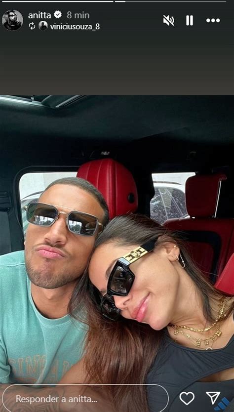 Vinicius Souza Se Diverte Ao Mostrar Anitta Dirigindo Do Lado Direito