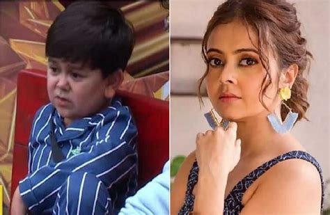 Apne Ring Master Ki Boli Bolne Laga Devoleena Takes A Dig At Bigg