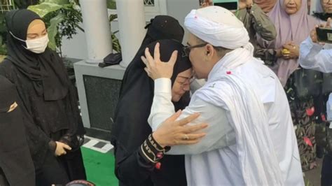 Habib Rizieq Shihab Dikabarkan Menikah Lagi Hari Ini Sosok Calon