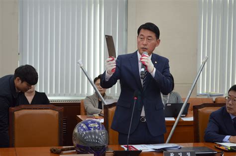 해경을 위협하는 중국‘어선 무기