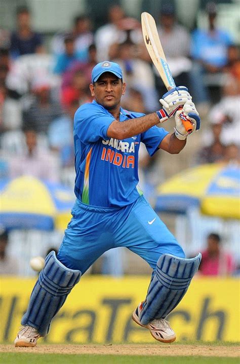 mahendra singh dhoni height age girlfriend wife children family