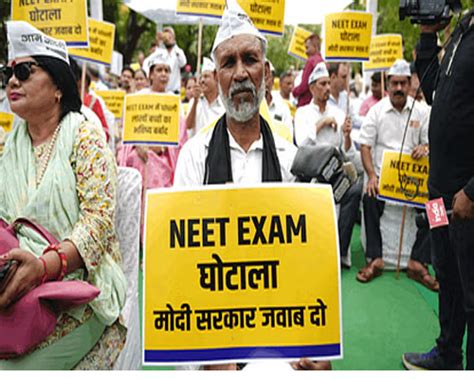 Neet पेपर लीक पर आम आदमी पार्टी का जंतर मंतर पर केंद्र सरकार के खिलाफ