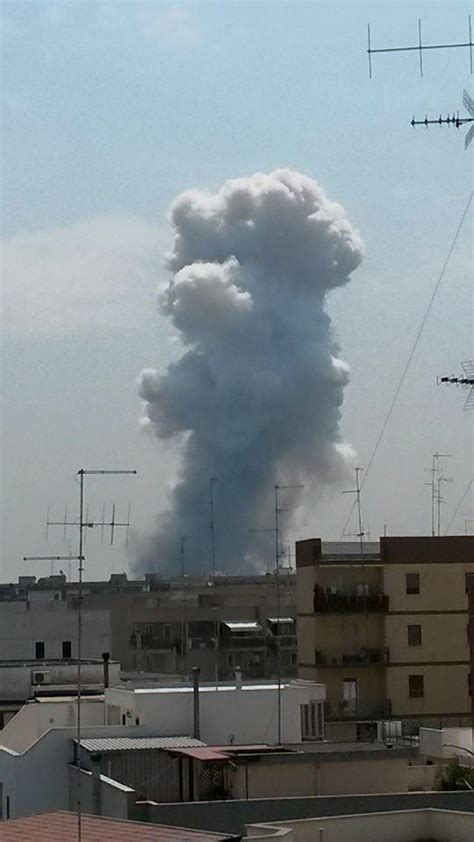 Bari Esplode Fabbrica Fuochi D Artificio A Modugno Ci Sono Feriti