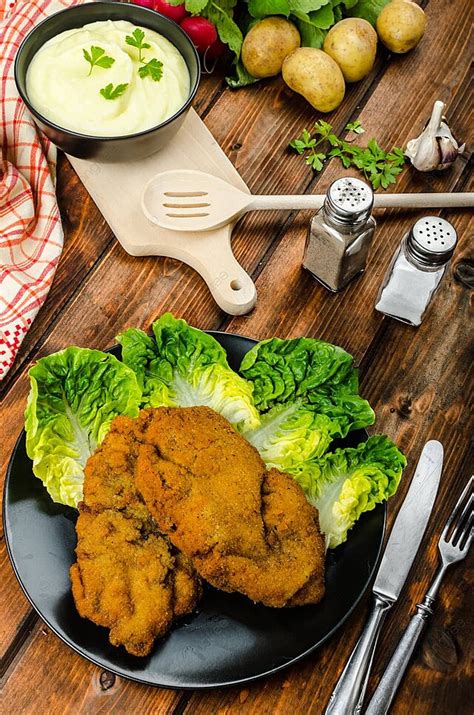 Fondo Wiener Schnitzel Con Pur De Patatas Lechuga Gourmet Delicioso