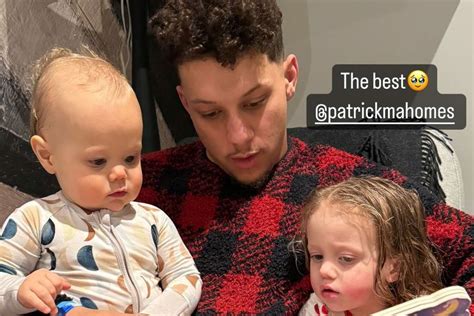 Patrick Mahomes Cuddles with Daughter Sterling, Son Bronze for Bedtime ...