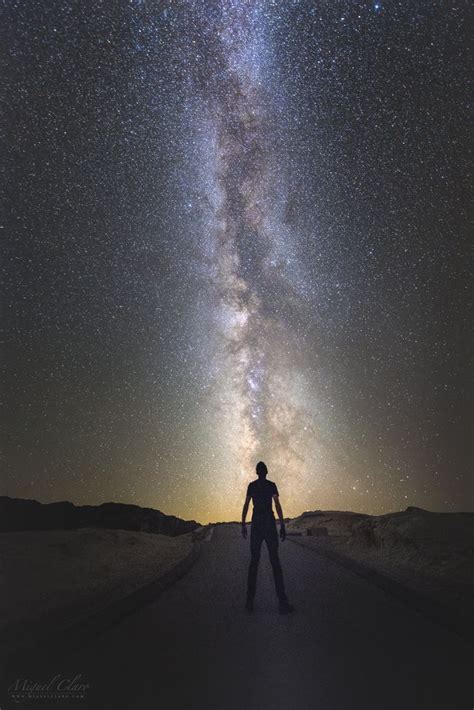 Milky Way Glistens Over Stargazer in Death Valley National Park (Photo) | Space