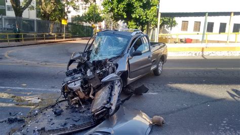 Homem Morre Ao Bater Carro Em Mureta De Ponte Em Volta Redonda