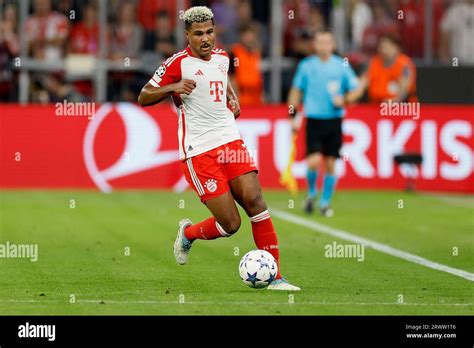 Serge gnabry fc bayern muenchen fotografías e imágenes de alta