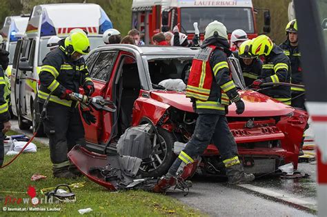 O Zwei Eingeklemmte Bei Pkw Kollision Auf Der B Bei Inzersdorf Im