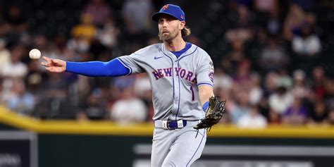 Jeff McNeil Rejoins Mets Hopes To Play Later In Playoffs