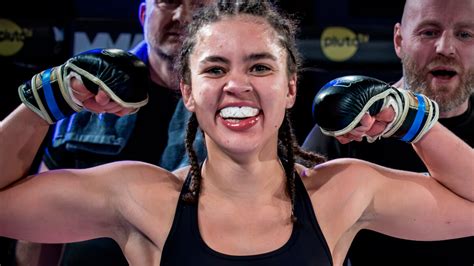 20 årige Mathilde Er Teamleder I Lagkagehuset Og Fremstormende Mma Kæmper Kampsport Dr