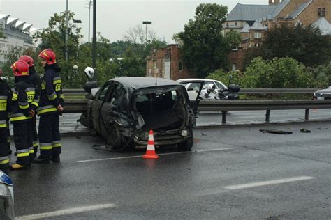 Powa Ny Wypadek Na Trasie Azienkowskiej Zablokowa Ruch