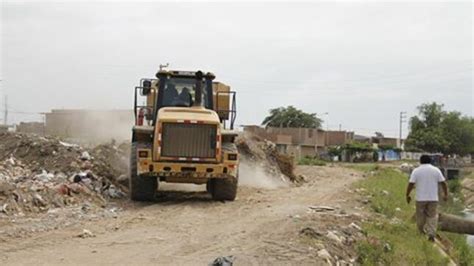 Maquinaria Pesada De La Mpl Realiza Limpieza De Los Caminos De