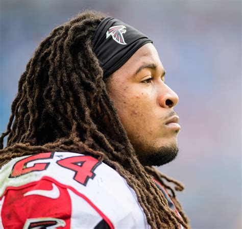 Ex-Falcons RB Devonta Freeman Loses Agent - yoursportspot.com