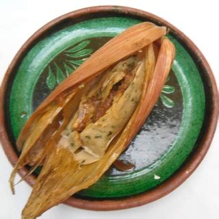 Tamal de chepil y mole colorado comida oaxaqueña Comida Comida