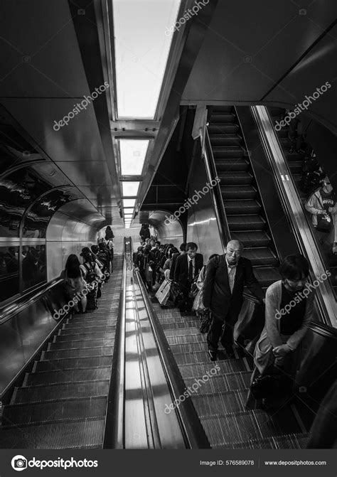 Vertical Shot Peak Hour Tokyo Metro Station Japan – Stock Editorial ...