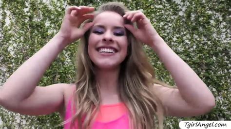 Horny Ladyboy Aubrey Kate Gives Babe Lilly A Good Bangi