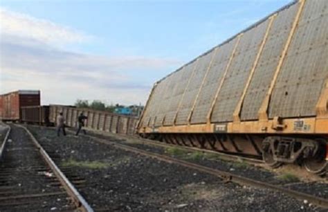 Se Descarrilan Vagones Del Tren En Cruce De Ju Rez Transportaban