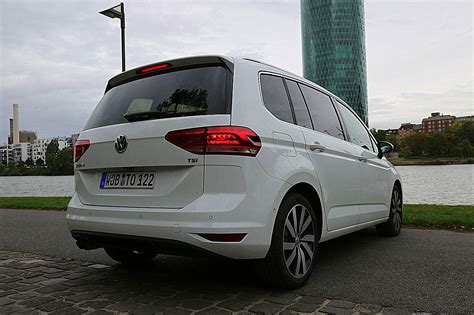 VW Touran 2015 Fahrbericht NewCarz