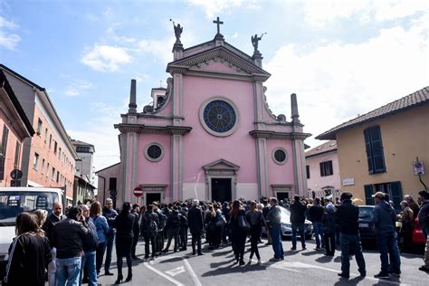 Travolta E Uccisa Dal Treno L Ultimo Saluto A Lisa La Ragazza Che