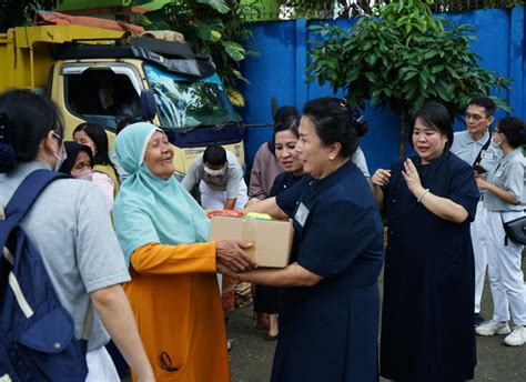 Tzu Chi Bagikan Paket Sembako Cinta Kasih Di Kelurahan 13 Ilir Dan 14