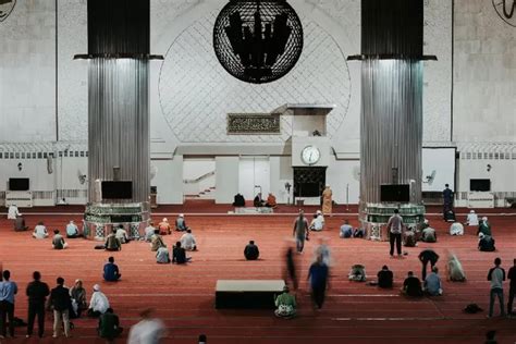 Bacaan Niat Sholat Tarawih Berjamaah Dan Sendiri Lengkap Dengan