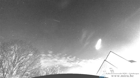 Meteor Brings Bright Fireball To Belgium’s Night Skies Video Vrt Nws News