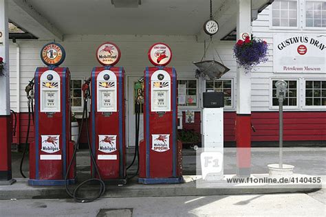 Historische Tankstelle Mit Alten Zapfs Ulen Gustavus Alaska Usa