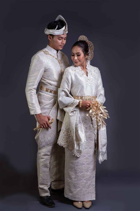 Pin By Ruangyuth On Malaysia Wedding Gown Inspiration Colored