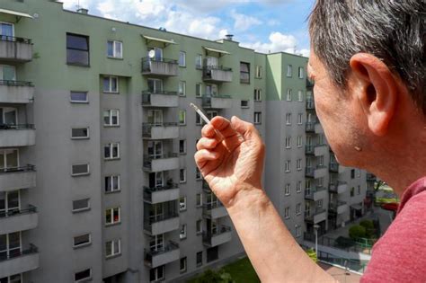 Zakaz Palenia Na Balkonie Coraz Bli Ej Projekt Ustawy Jest Ju Gotowy