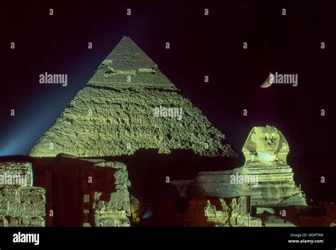 Giza Egypt The Great Pyramid Of Cheops And Statue Of The Sphinx At