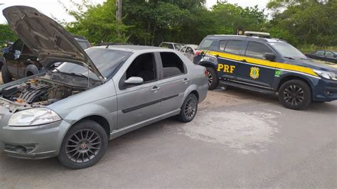 PRF Recupera Carro Roubado E Prende Motorista Por Uso De Documento