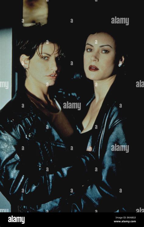 Gina gershon bound 1996 hi-res stock photography and images - Alamy