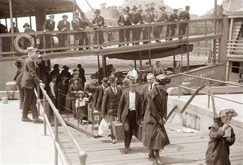 Novembre A New York Chiude Ellis Island Aula Di Lettere