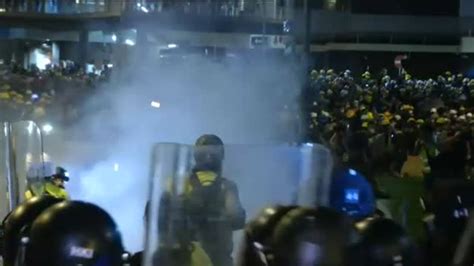 Choques Entre Las Fuerzas De Seguridad De Hong Kong Y Los Manifestantes