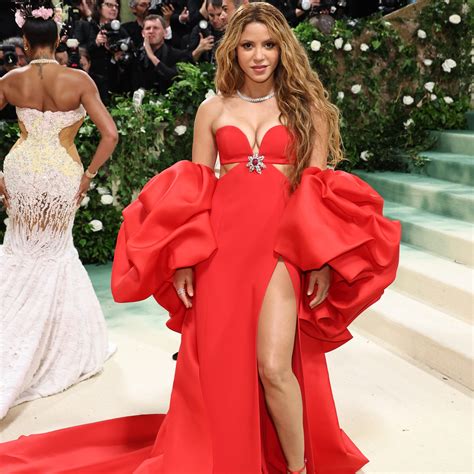 shakira red carpet
