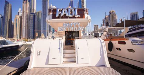 Festeggia Il Tuo Compleanno Con Stile Su Uno Yacht Di Lusso A Dubai