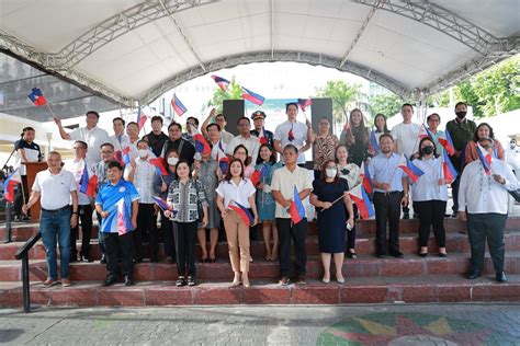 Quezon City Government On Twitter Ginugunita Ang National Flag Day