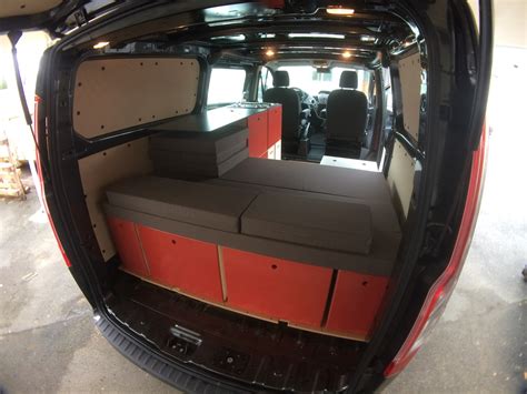 Installer Un Kit Fourgon Loisirs Dans Un Ford Transit Custom Utilitaire