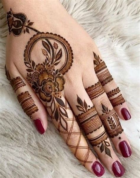 Épinglé par KiswaCollection sur henna s design Modèles tatouages au