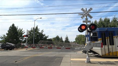 Sacrt Gold Line Inbound Th St Railroad Crossing Sacramento Ca