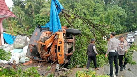 Kronologi Kecelakaan Maut Di Puncak Kiambang Sumbar Truk Rem Blong