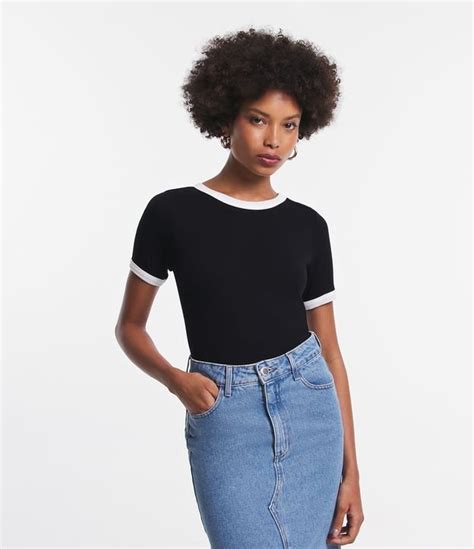 Blusa Meia Malha Contraste Na Gola E Manga Curta Preto