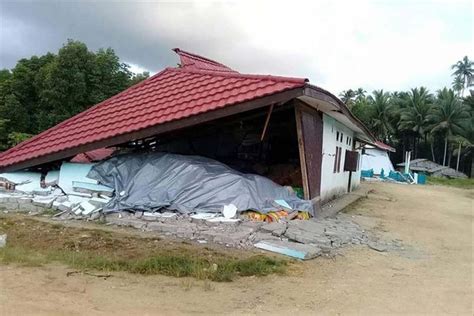 Foto : Gempa Maluku Utara, Kesulitan Mulai dari Tenaga Medis hingga Makanan Siap Saji