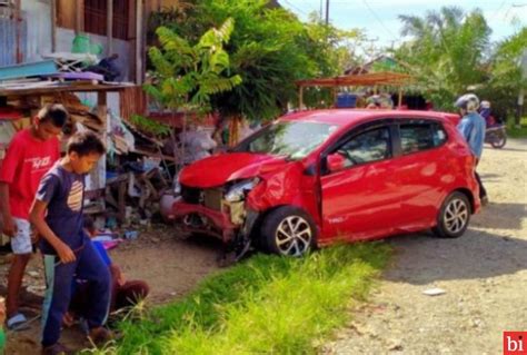 Satu Unit Mobil Agya Berisi Satu Keluarga Terseret Kereta Api BiNews